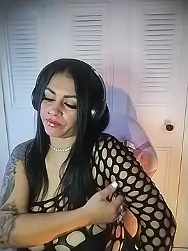 Chat +18 de chelaqueen_ ao vivo
