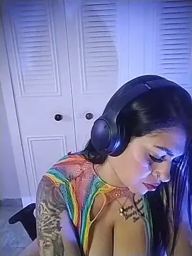 chelaqueen_ élő XXX-chatje