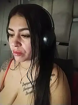 chelaqueen_ Adlı Modelin Canlı XXX Sohbeti