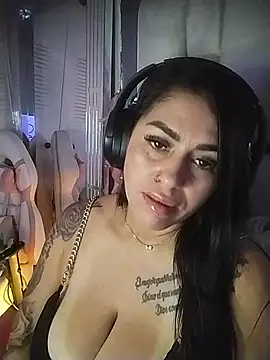 chelaqueen_ Adlı Modelin Canlı XXX Sohbeti