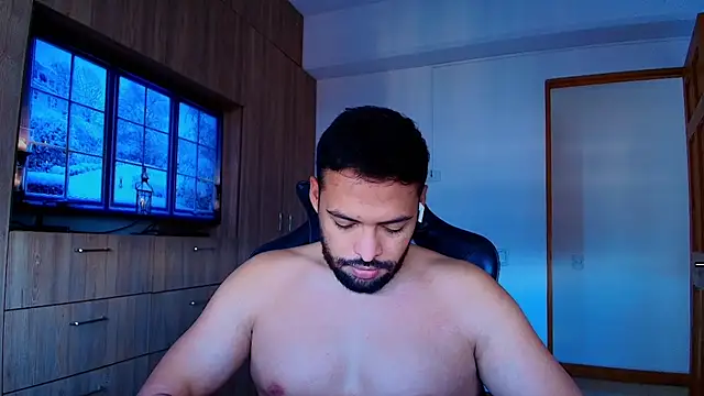 jerome_vcv: διαδικτυακό σόου στην κάμερα
