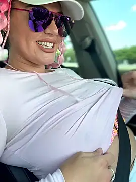 lovely_beast Show in webcam
