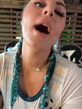 lovely_beast Show in webcam