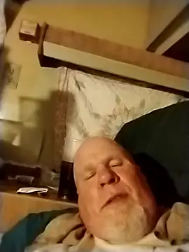 Reddog833 Show in webcam