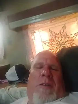 Reddog833 Show in webcam