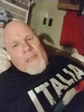 Reddog833 Show in webcam