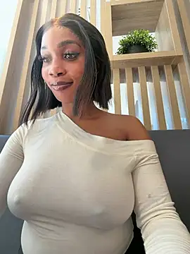 ___Nessa Show in webcam