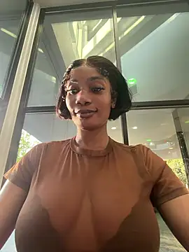 Show modela ___Nessa na web-kameri