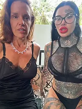 Pokazy przed kamerką – mommyselenafit_