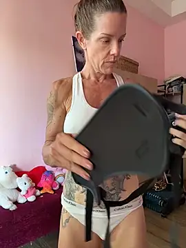 mommyselenafit_'s Webcam Show