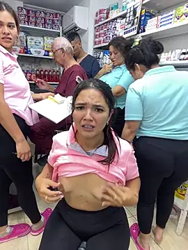 Show modela kandalove na web-kameri