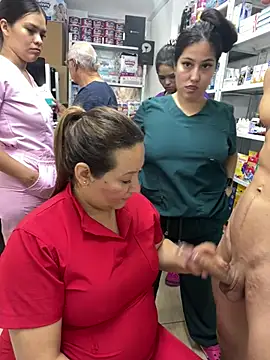 Show modela kandalove na web-kameri