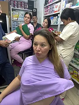Show modela kandalove na web-kameri