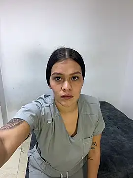 Show modela kandalove na web-kameri