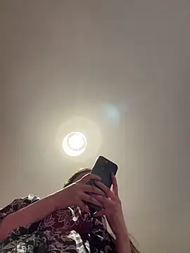 IrisBlues' Live XXX Chat