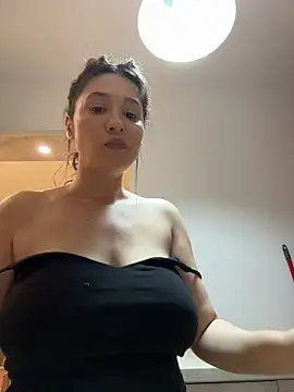 IrisBlues' Live XXX Chat
