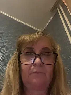 Sala de chat en directo de Irina2909@xh