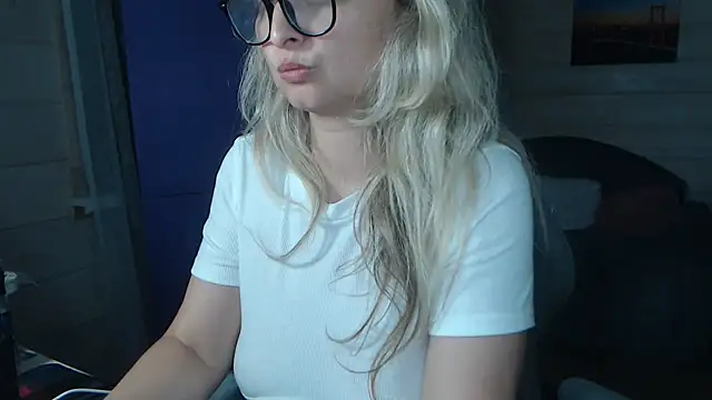 RubiLakros Adlı Modelin Canlı XXX Sohbeti