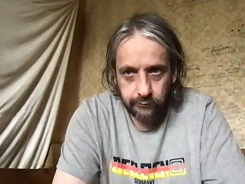 -TrafoX3-: διαδικτυακό σόου  στην κάμερα