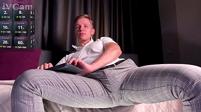 S3Xyes' Webcam Show