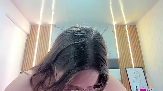 LEYNABRAUN Chat XXX in diretta