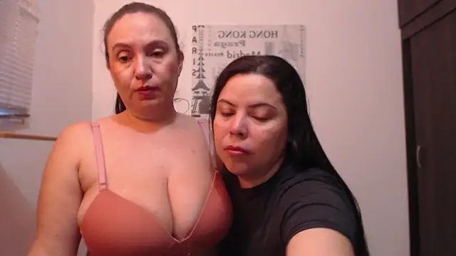 Tinna_Sarah webcam show