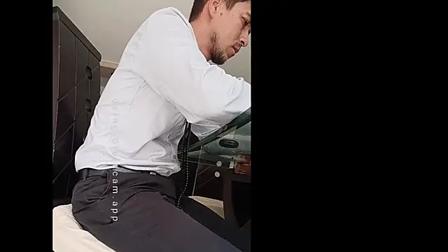 MrSecretSuitのウェブカメラショー