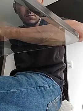 MrSecretSuitn Webbikameraesitys