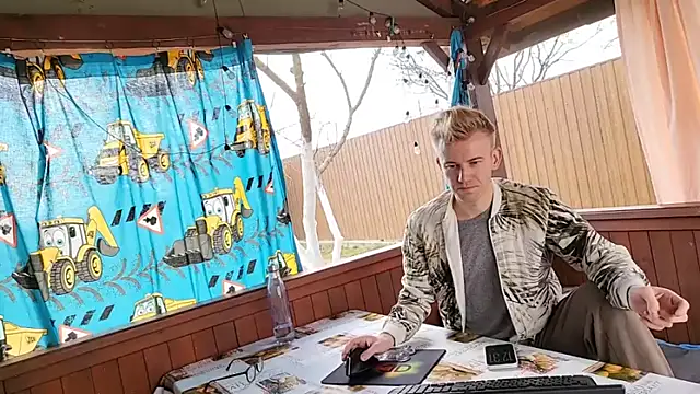 Vuitton Adlı Modelin Web Kamerası Şovu