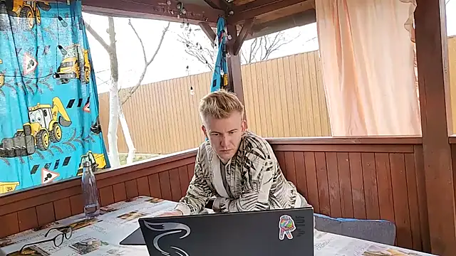 Вебкам-шоу Vuitton