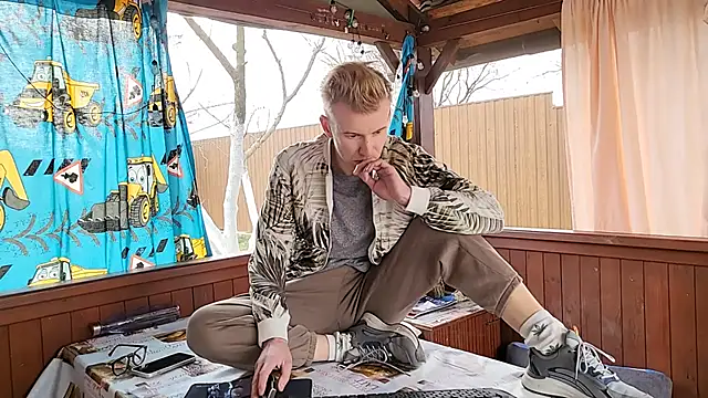 Вебкам-шоу Vuitton