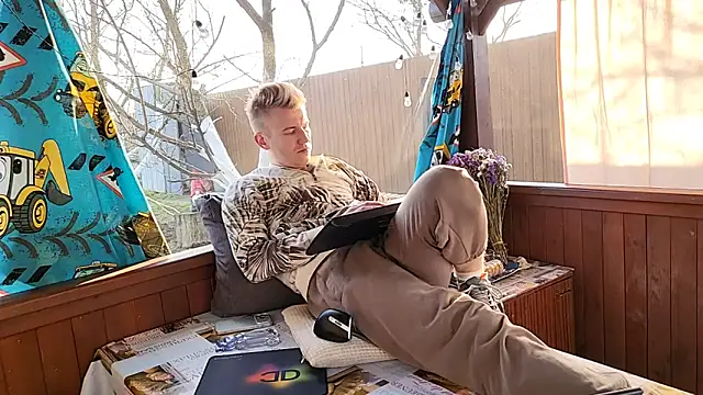 Vuitton: διαδικτυακό σόου στην κάμερα