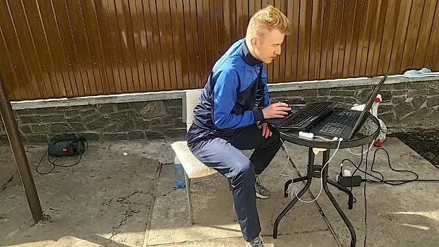 Вебкам-шоу Vuitton