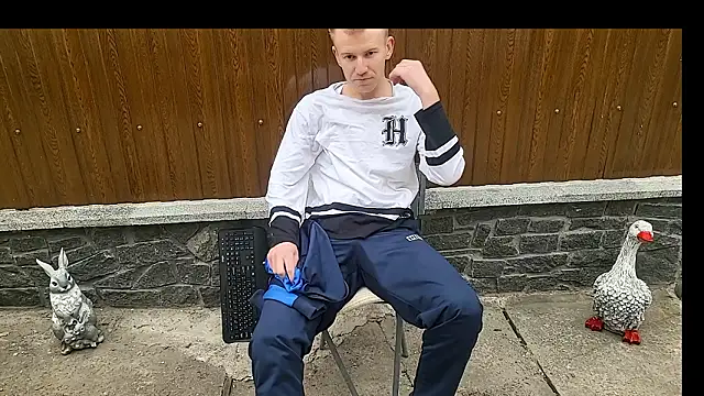 Vuitton: διαδικτυακό σόου στην κάμερα