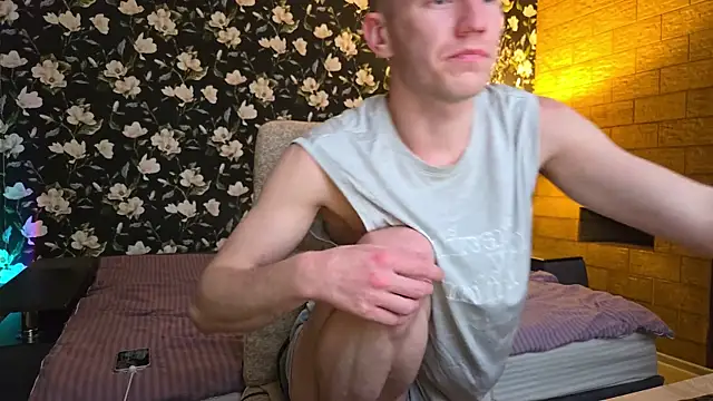 Вебкам-шоу Vuitton