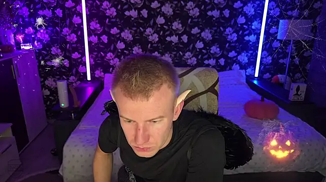 Вебкам-шоу Vuitton