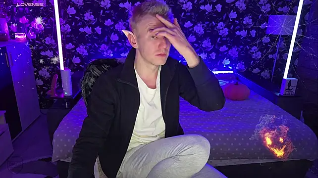 Вебкам-шоу Vuitton
