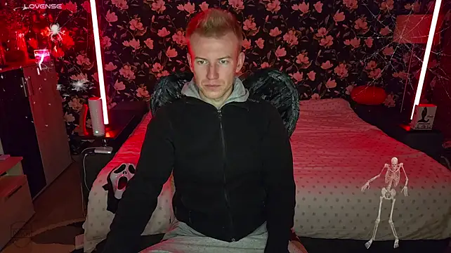 Вебкам-шоу Vuitton