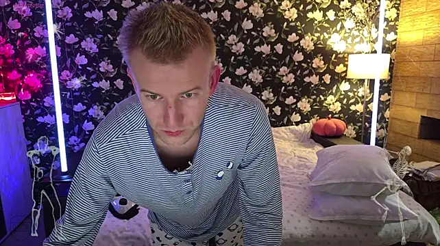 Vuitton Show in webcam