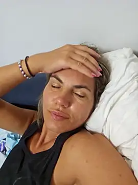 הופעת וובקאם של FeliciaKrige