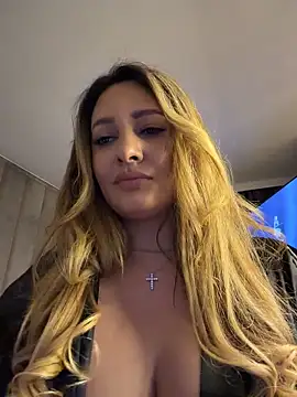 YaaraCollins' Live XXX Chat