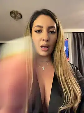YaaraCollins' Webcam Show