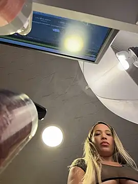 הופעת וובקאם של SQUIRTINGQUEEN11
