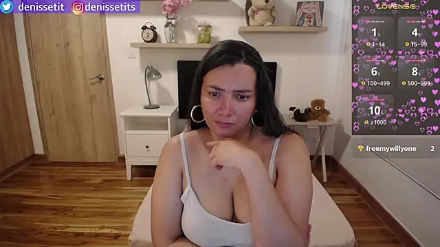 DenisseTits' Live XXX Chat