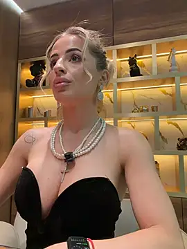 MissEmaDivine's Webcam Show