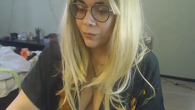BoobliciousNat webcam show