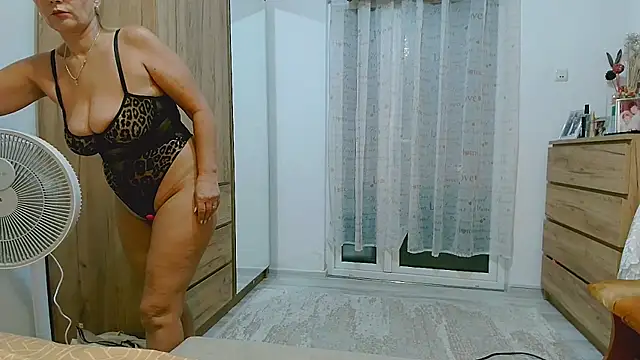 Chat +18 de elacoquette ao vivo
