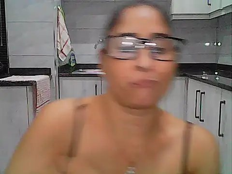 Indiankushy's Live XXX Chat
