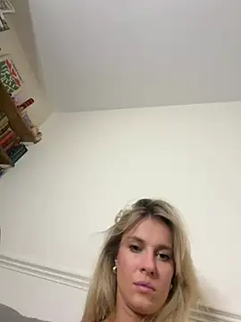 DashaDaiz Show in webcam