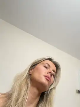 DashaDaiz Show in webcam
